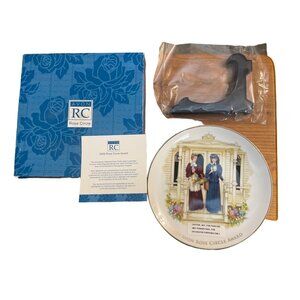 2009 Avon Rose Circle Award Decorative Plate & Stand New in Box